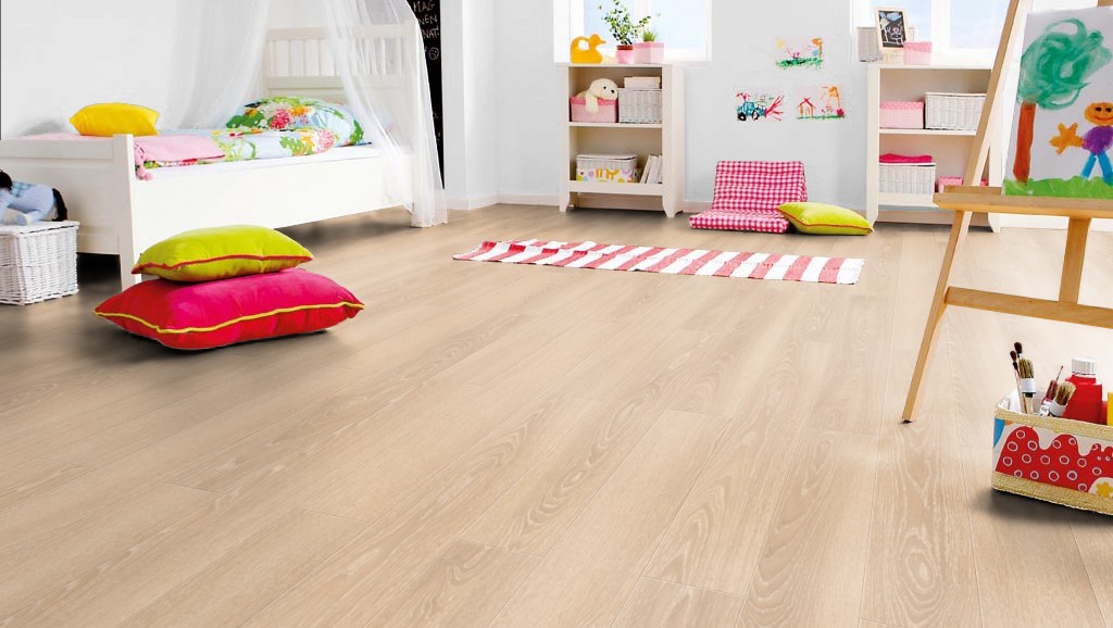 Ламинат Haro Tritty 100 Loft 4V дуб кремовый выбеленный 526696 фото в интерьере